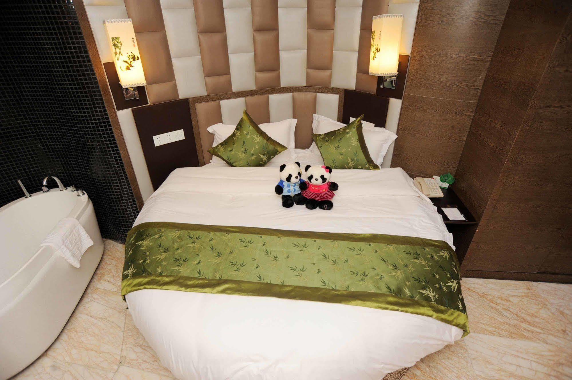 Chengdu Panda Prince Culture Hotel Exterior photo