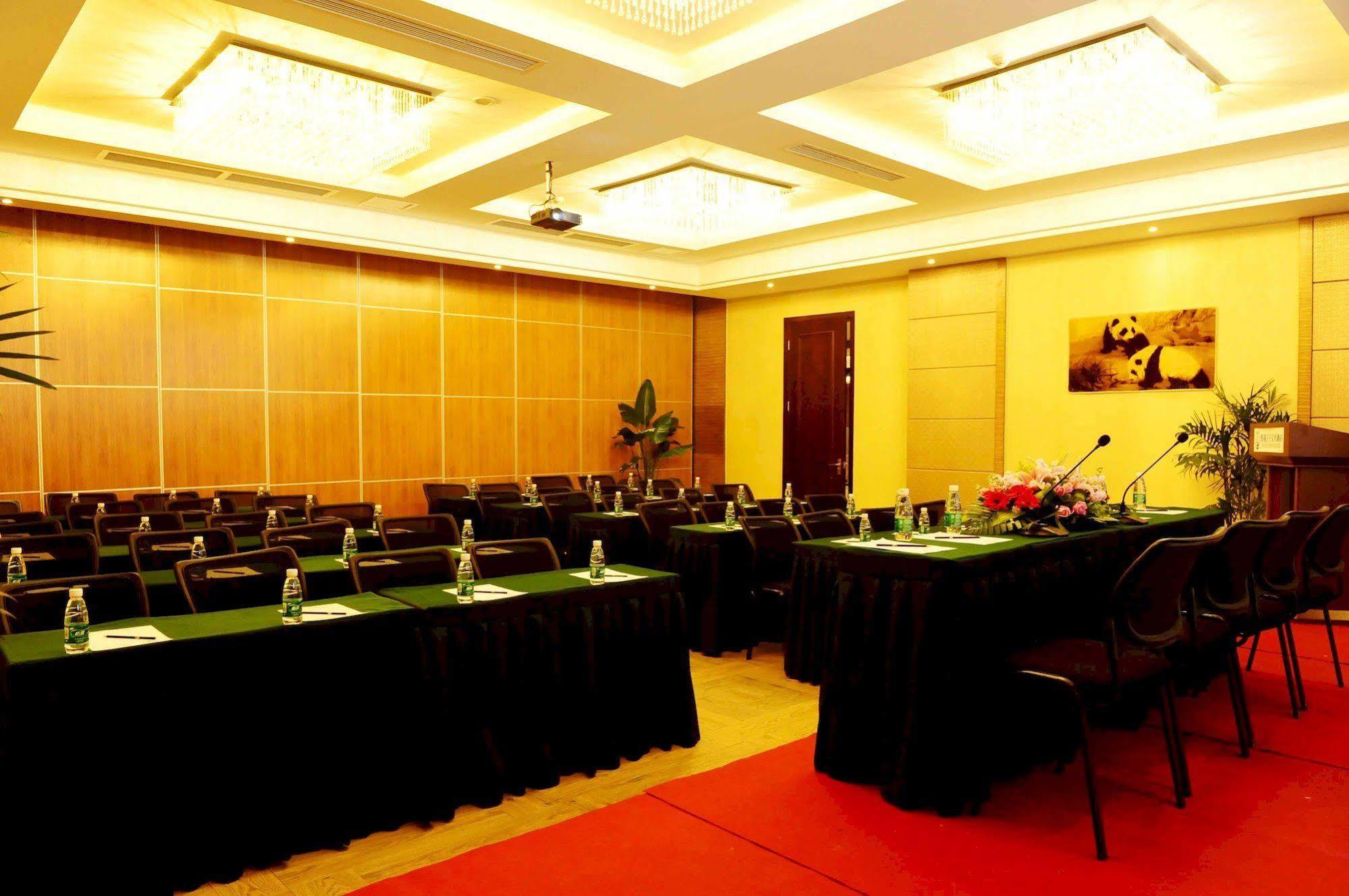 Chengdu Panda Prince Culture Hotel Exterior photo