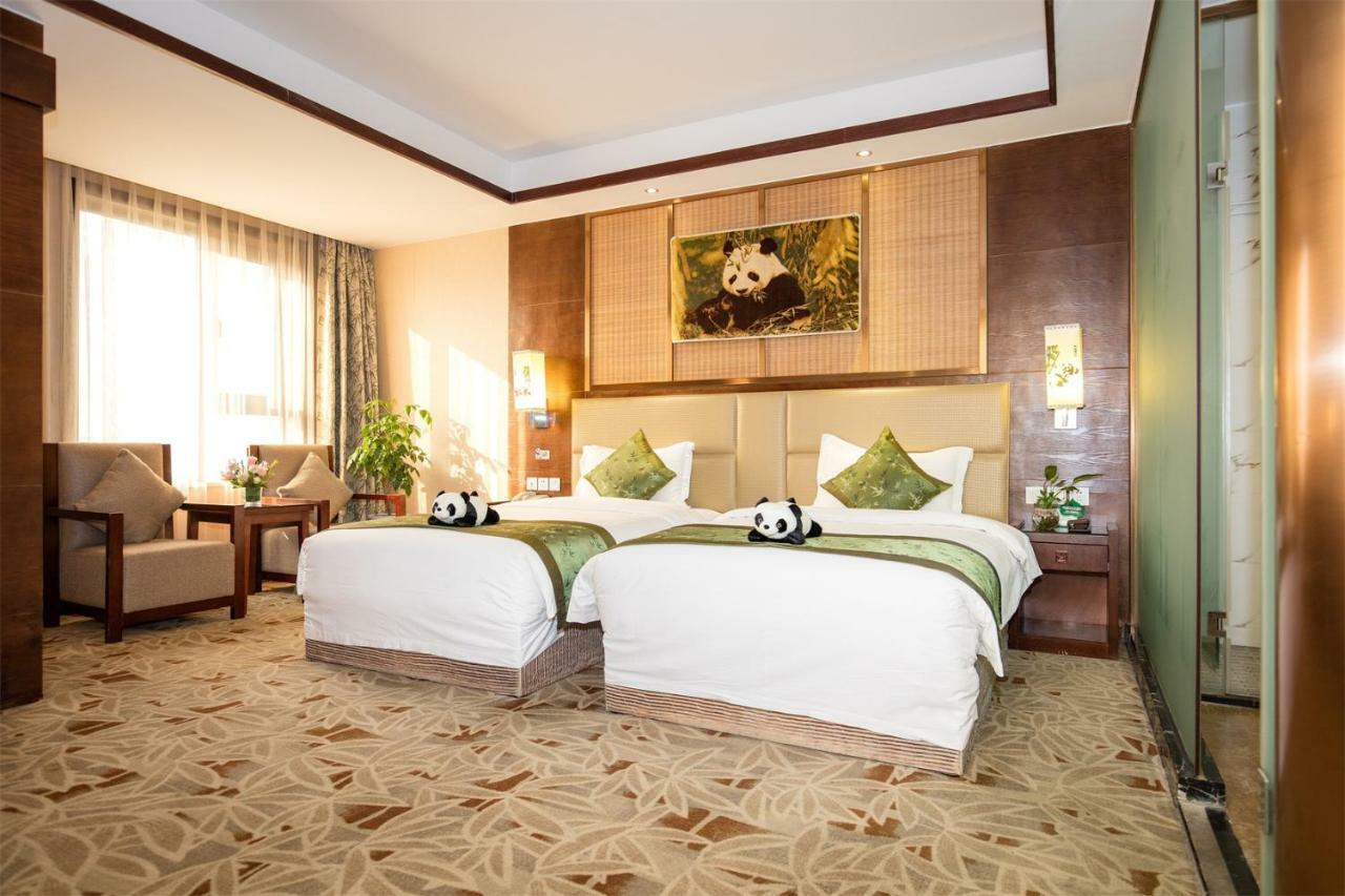 Chengdu Panda Prince Culture Hotel Exterior photo