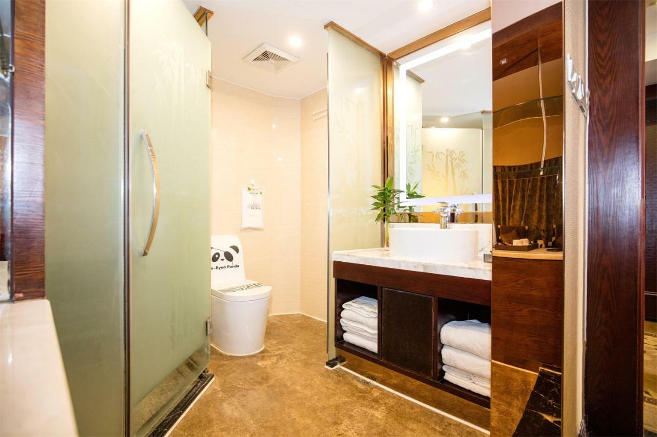 Chengdu Panda Prince Culture Hotel Exterior photo
