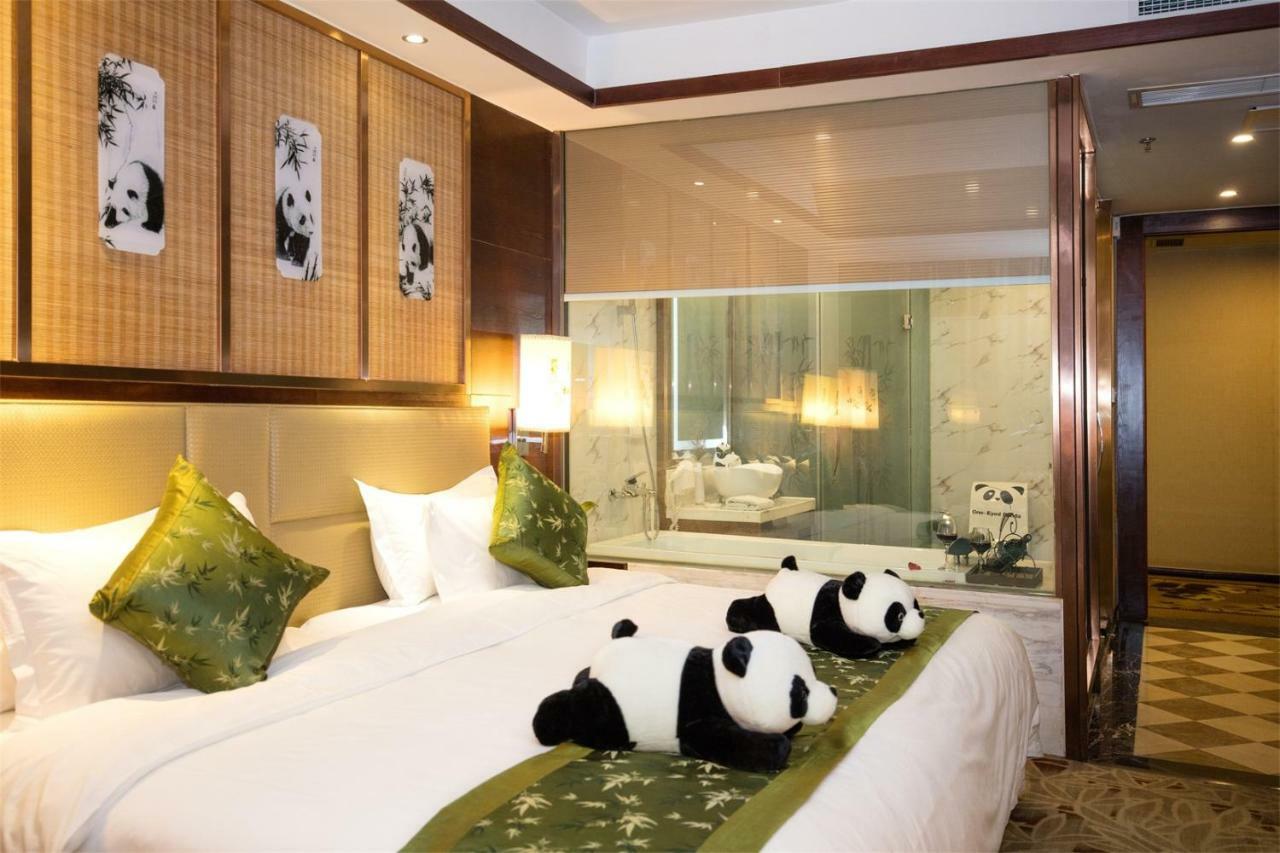 Chengdu Panda Prince Culture Hotel Exterior photo