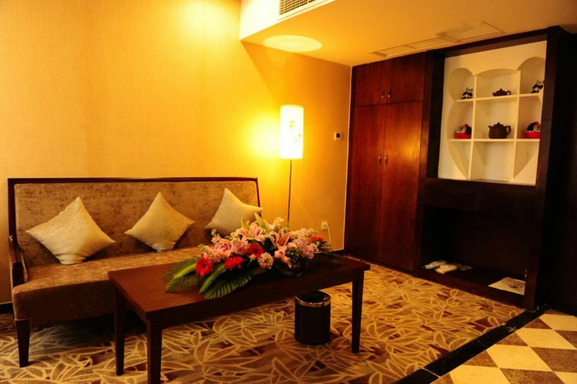 Chengdu Panda Prince Culture Hotel Exterior photo